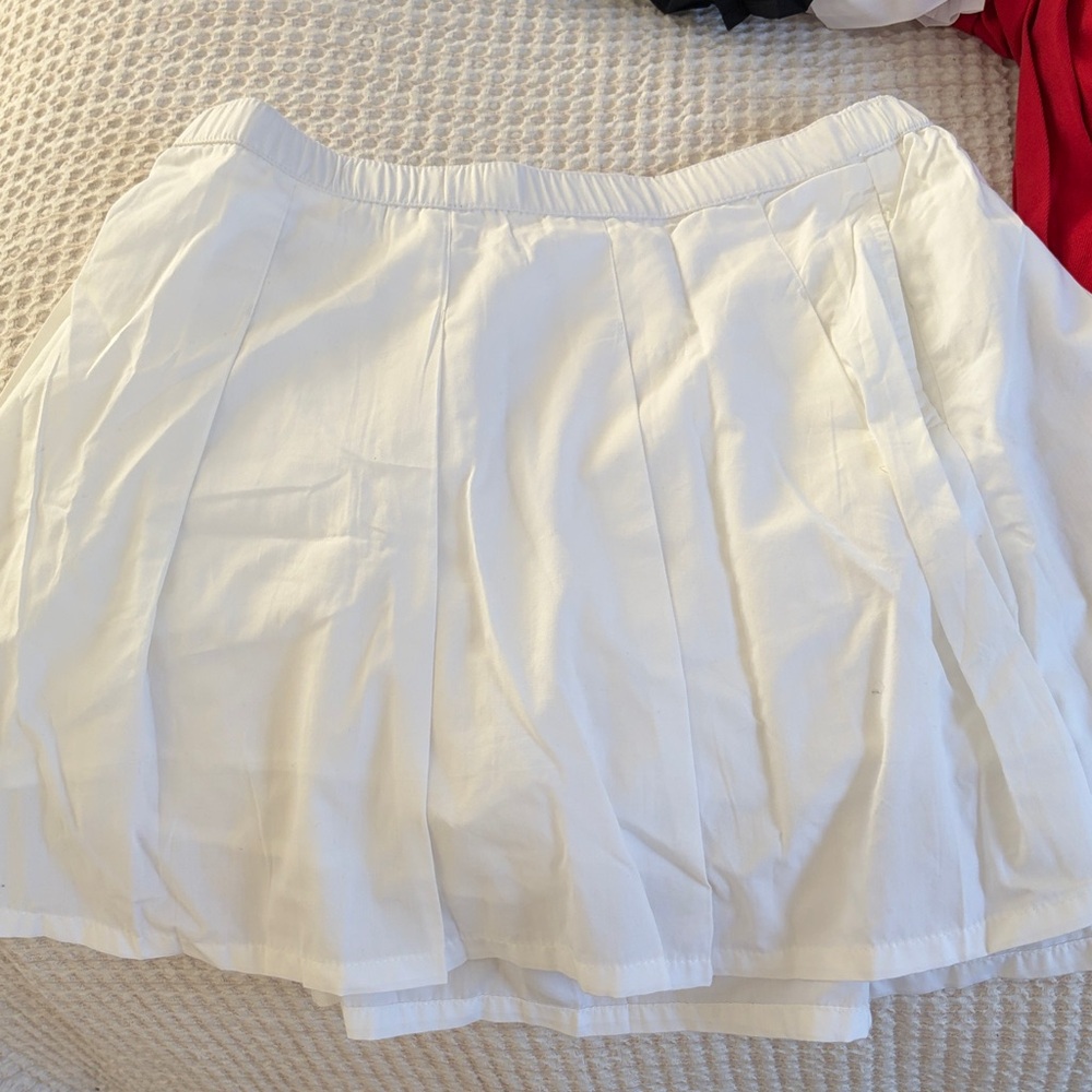 Abercrombie & Fitch White Pleated Skater Skirt